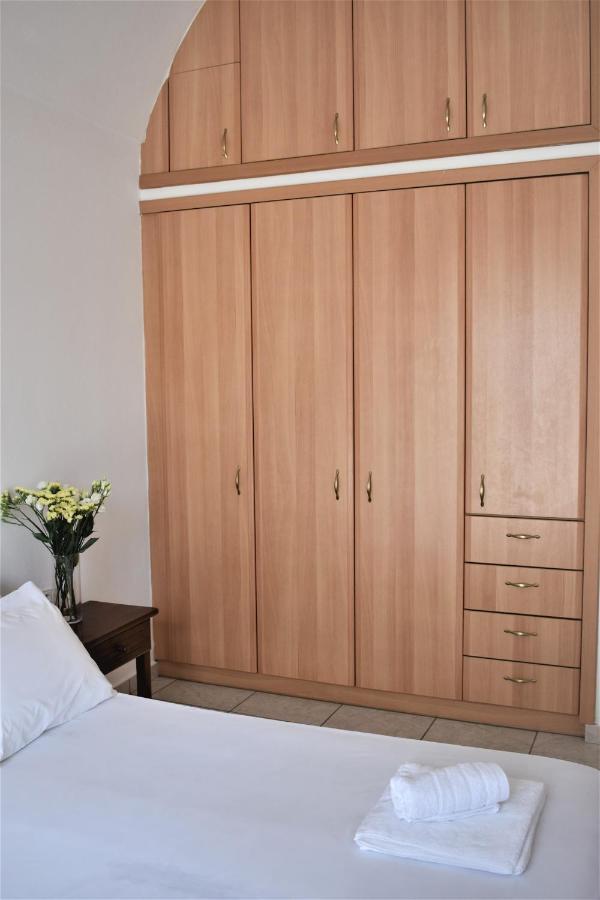 Emorfia Apartment Kamári エクステリア 写真