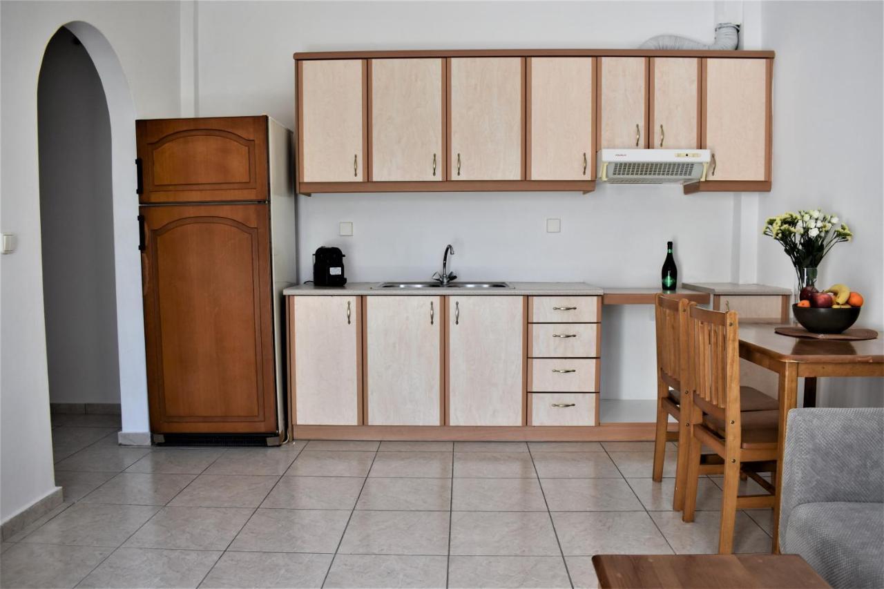 Emorfia Apartment Kamári エクステリア 写真